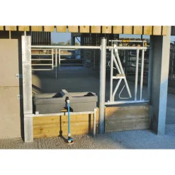 Abreuvoir Polybac 72 M double avec rebord intérieur et support de fixation