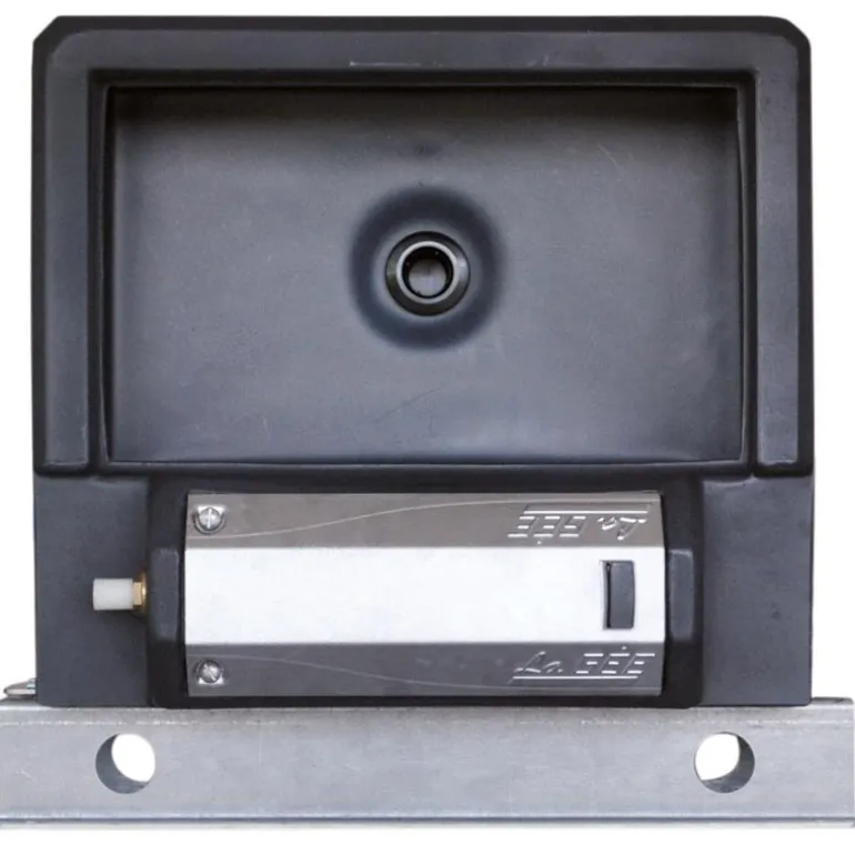 Abreuvoir Polybac 25 M simple avec rebord intérieur et support de fixation