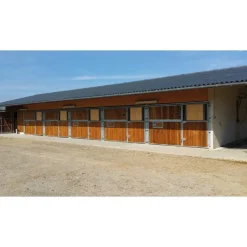 Façade ouvrante pleine bois 3 m avec porte battante col de cygne