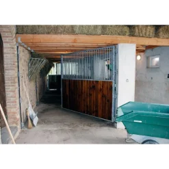 Séparation de box pivotante barreaudée/bois 2,5 m