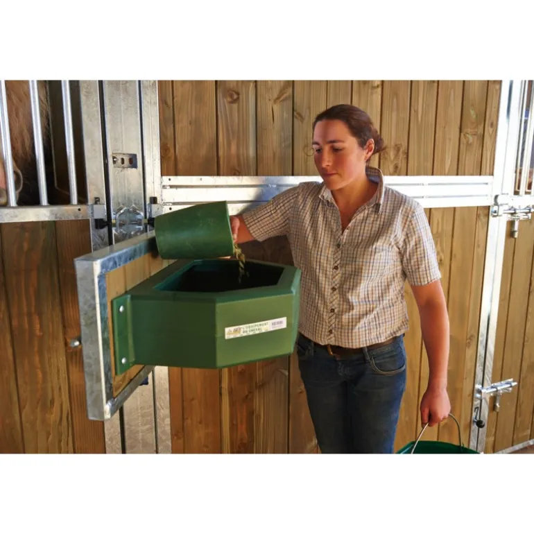 Trappe pivotante d'alimentation tirant droit