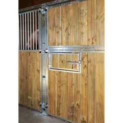 Trappe pivotante d'alimentation tirant droit